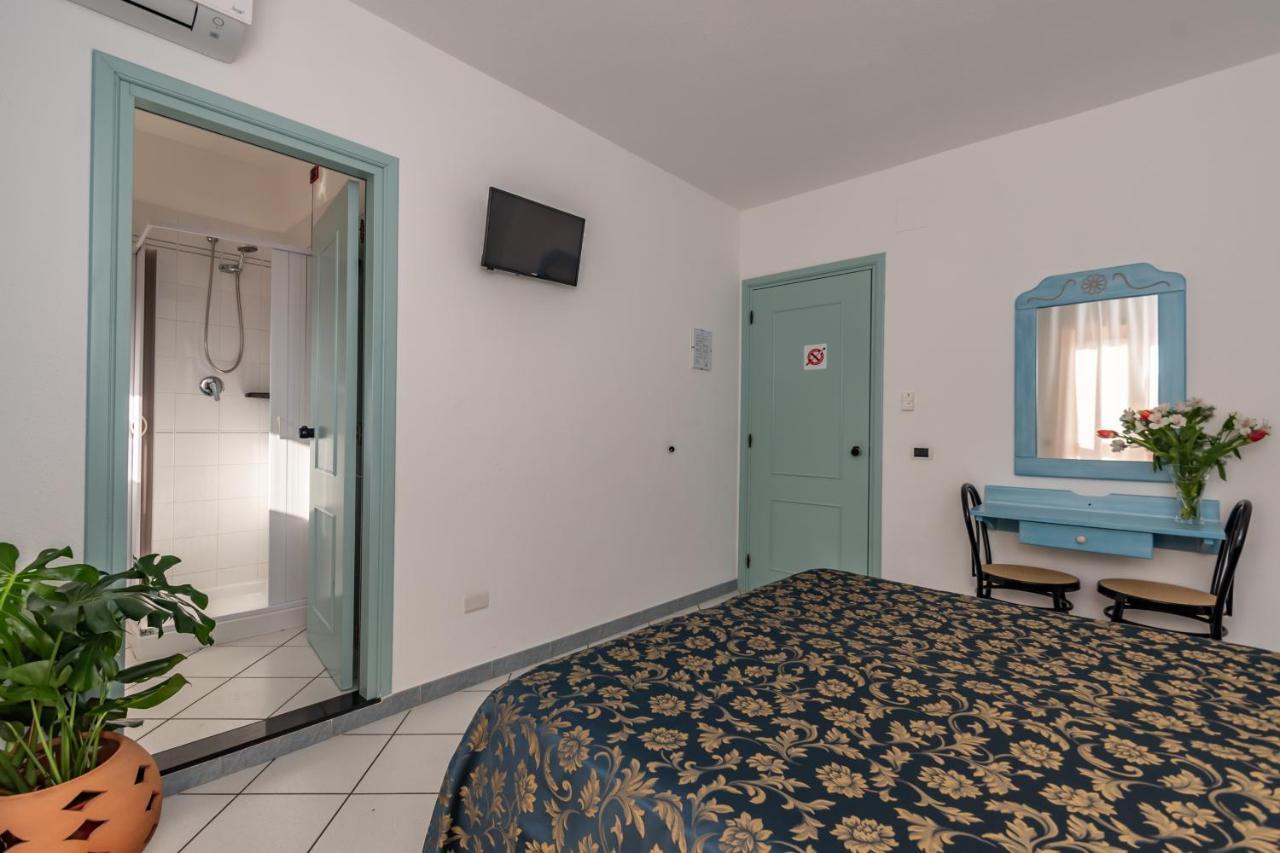 Hotel Quasar Cala Liberotto Exterior photo