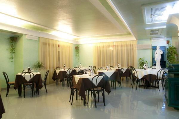 Hotel Quasar Cala Liberotto Exterior photo